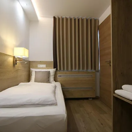 Amici Room's - Kumpfmuhler Kastell
