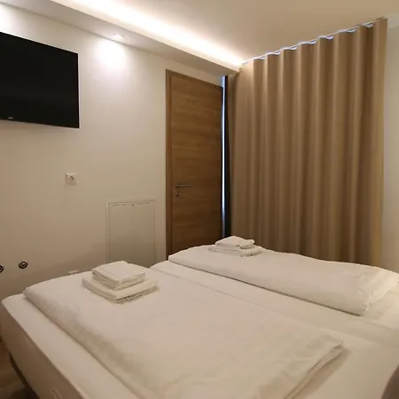 Amici Room's - Kumpfmuhler Kastell
